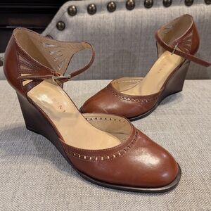 Gianni bini Leather Almond Shap Closed Toe Laser Cut Ankle Strap Wedges Sz 8.5 M